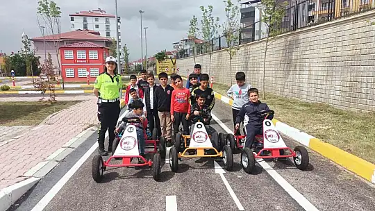 Elazığ'da öğrenciler trafik kuralları konusunda bilinçlendirildi