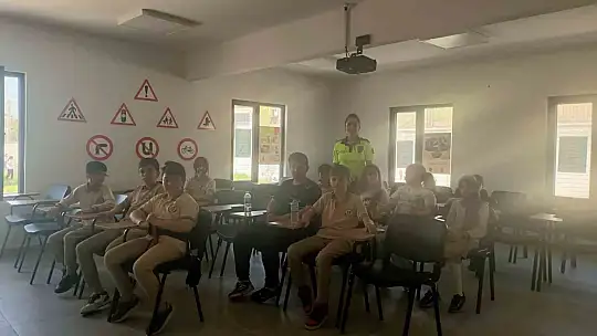 Elazığ'da öğrenciler trafik kuralları konusunda bilinçlendirildi