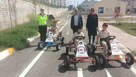 Elazığ'da öğrenciler trafik kuralları konusunda bilinçlendirildi