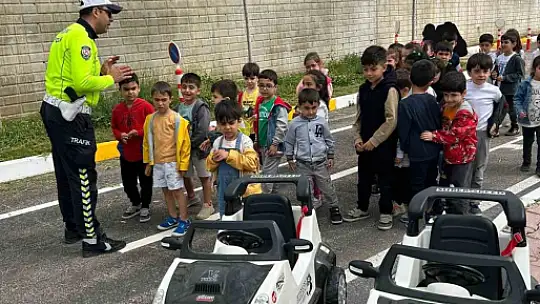 Elazığ'da öğrenciler trafik kuralları konusunda bilinçlendirildi
