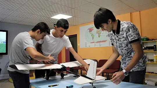 Elazığ'da öğrenciler ürettikleri drone ile birinciliği hedefliyor