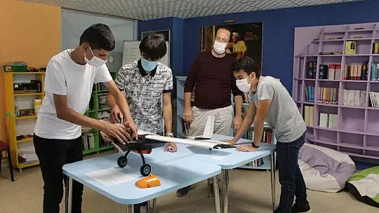 Elazığ'da öğrenciler ürettikleri drone ile birinciliği hedefliyor