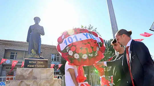 Elazığ'da öğrencilerden anlamlı Cumhuriyet Bayramı kutlaması