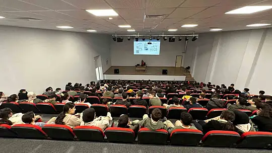 Elazığ'da öğrencilere, Deneyap Teknoloji Atölyesi tanıtıldı