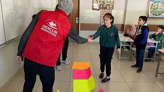 Elazığ'da öğrencilere sek sek oyunu ile öfke çözme yöntemi eğitimi