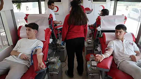 Elazığ'da öğretmen ve öğrenciler kan bağışında bulundu