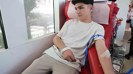 Elazığ'da öğretmen ve öğrenciler kan bağışında bulundu