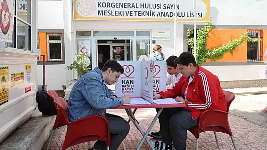 Elazığ'da öğretmen ve öğrenciler kan bağışında bulundu