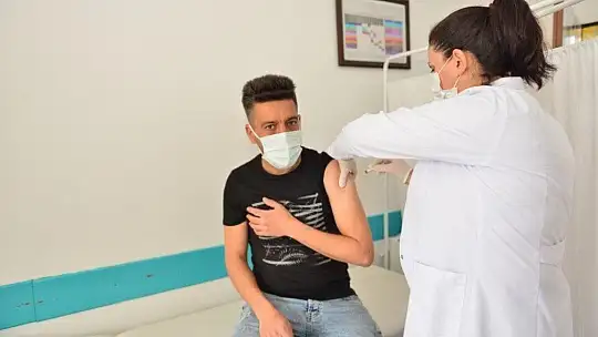 Elazığ'da öğretmenlere Covid-19 aşısı