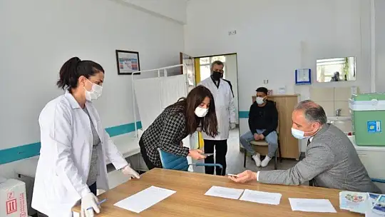 Elazığ'da öğretmenlere Covid-19 aşısı