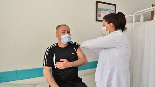 Elazığ'da öğretmenlere Covid-19 aşısı