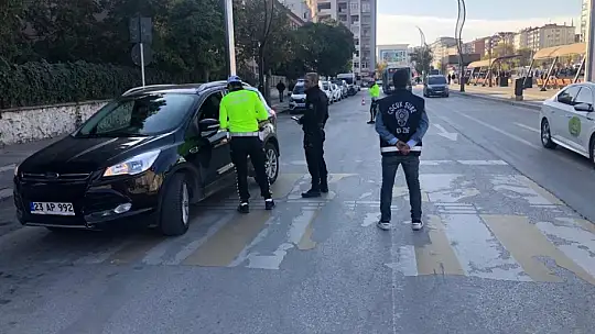 Elazığ'da okul önü denetimleri sürüyor