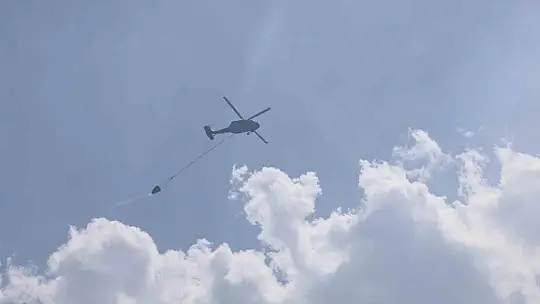 Elazığ'da orman yangınına havadan müdahale sürüyor