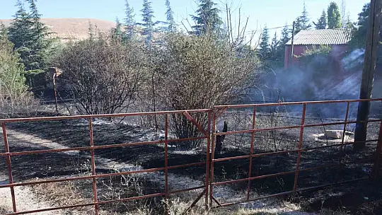 Elazığ'da örtü ve bahçe yangını