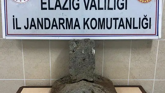 Elazığ'da Osmanlı dönemine ait sanduka kapağı ele geçirildi