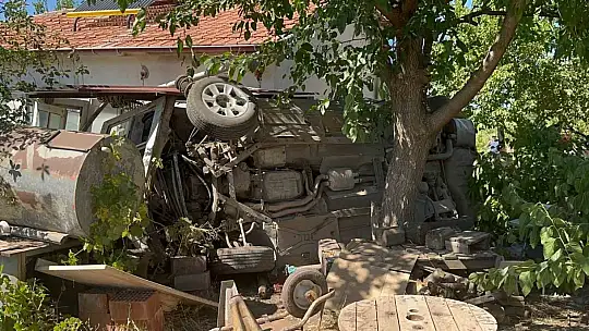 Elazığ'da otomobil bahçeye uçtu: 8 yaralı