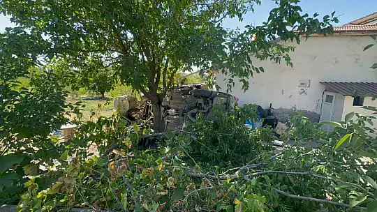 Elazığ'da otomobil bahçeye uçtu: 8 yaralı