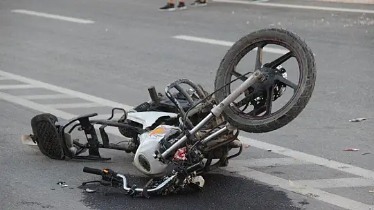 Elazığ'da otomobil ile motosiklet çarpıştı, kurye hayatını kaybetti