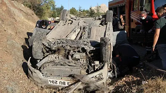 Elazığ'da otomobil şarampole yuvarlandı: 2 yaralı