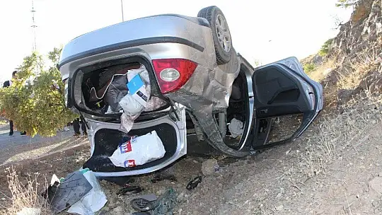 Elazığ'da otomobil şarampole yuvarlandı: 2 yaralı