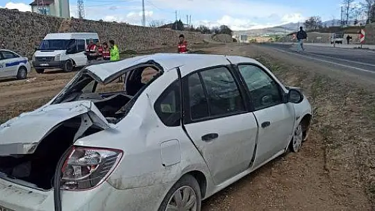 Elazığ'da otomobil takla attı: 2 yaralı