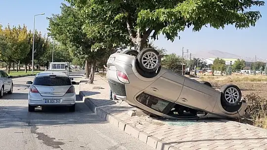 Elazığ'da otomobil takla attı: 2 yaralı