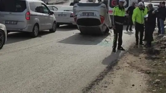 Elazığ'da otomobil ters döndü: 1 yaralı