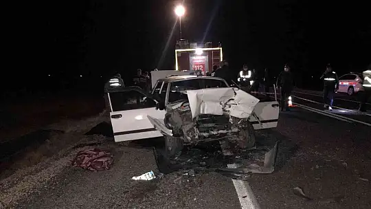 Elazığ'da otomobil tırın dorsesine çarptı: 2 ölü, 2 yaralı