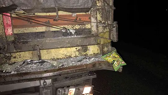 Elazığ'da otomobil tırın dorsesine çarptı: 2 ölü, 2 yaralı