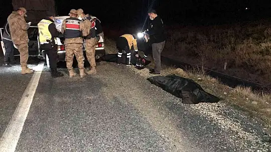 Elazığ'da otomobil tırın dorsesine çarptı: 2 ölü, 2 yaralı