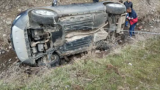 Elazığ'da otomobil yoldan çıkıp takla attı: 1 yaralı