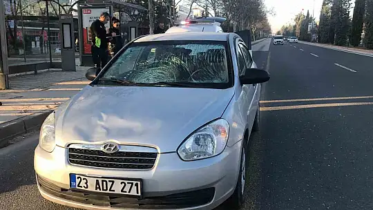 Elazığ'da otomobilin çarptığı kadın yaralandı