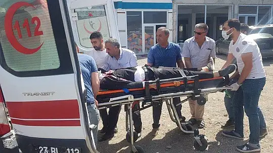 Elazığ'da otomobilin hurdaya döndüğü kaza, kameralara yansıdı