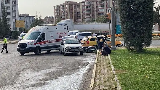 Elazığ'da otomobiller çarpıştı:2 yaralı