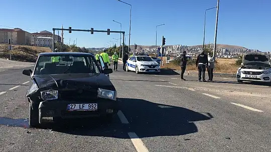 Elazığ'da otomobiller çarpıştı:1 yaralı
