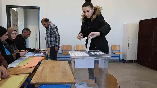 Elazığ'da oy kullanma işlemleri başladı