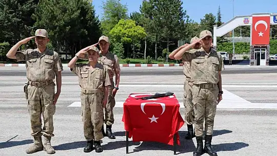 Elazığ'da özel birey asker olmanın gururunu yaşadı