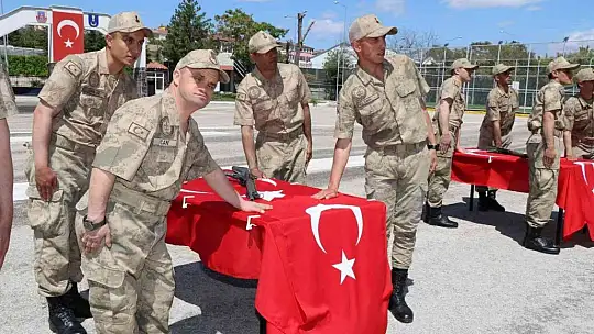 Elazığ'da özel birey asker olmanın gururunu yaşadı