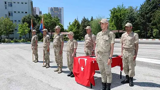 Elazığ'da özel birey asker olmanın gururunu yaşadı