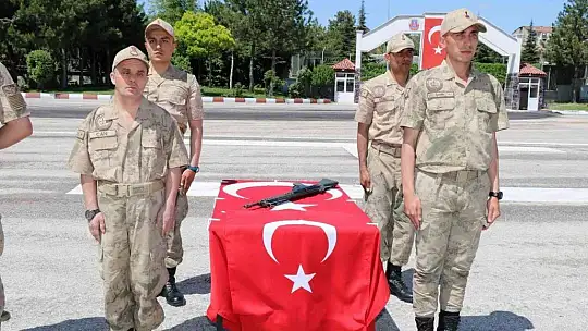 Elazığ'da özel birey asker olmanın gururunu yaşadı