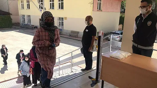 Elazığ'da pandemi tedbirleri altında LGS heyecanı
