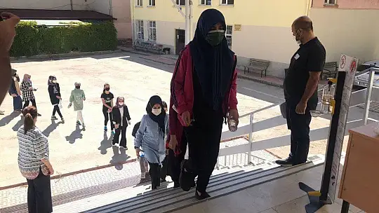 Elazığ'da pandemi tedbirleri altında LGS heyecanı