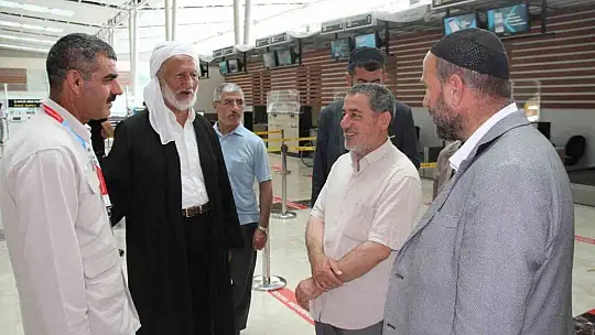 Elazığ'da pandeminin ardından ilk hacı kafilesi yola çıktı