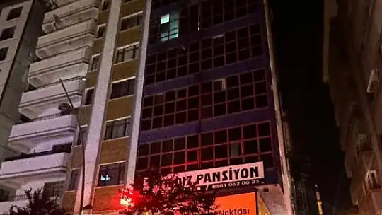 Elazığ'da pansiyon yangını: 2 itfaiye personeli dumandan etkilendi