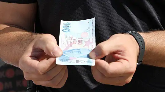 Elazığ'da polis, kurban pazarında sahte para uyarısı yaptı
