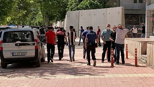 Elazığ'da polis merkezine tüfekle gelen şahıs ikna yöntemiyle gözaltına alındı