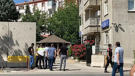 Elazığ'da polis merkezine tüfekle gelen şahıs ikna yöntemiyle gözaltına alındı