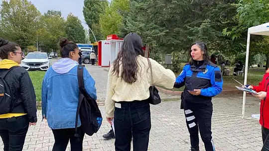Elazığ'da polis, üniversite öğrencilerini bilgilendirdi