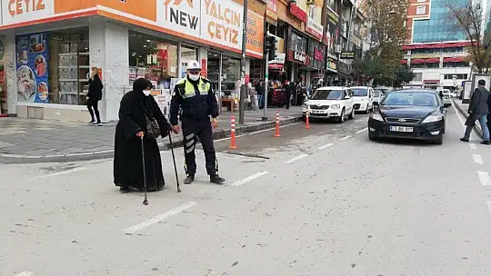 Elazığ'da polisten kalpleri ısıtan hareket