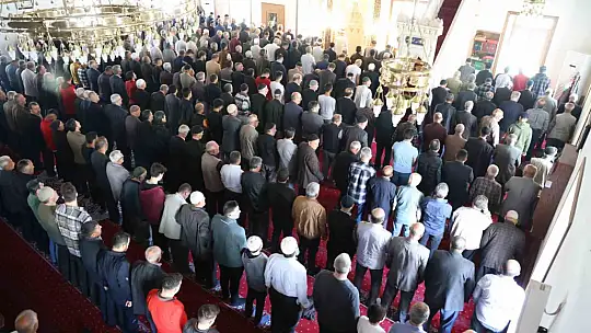 Elazığ'da Ramazan ayının son cuma namazı kılındı